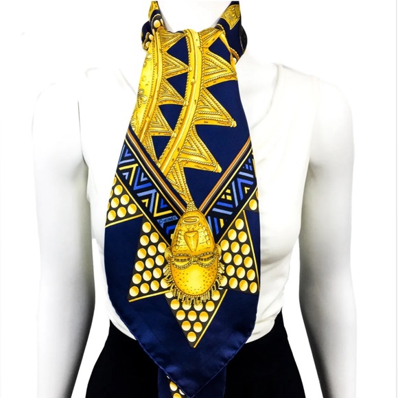 Hermès Scarf “L'or des Chefs” Navy & Gold 100% Silk Scarf ~ RARE! ~ Includes Box - Picture 7 of 16
